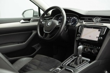 Volkswagen Passat B8 Limousine 2.0 TDI BlueMotion SCR 190KM 2017 Volkswagen Passat Highline 2.0 TDI 190 KM DSG Salon Polska Autotrade, zdjęcie 25