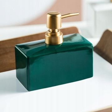 Керамическая бутылка емкостью 400 мл с дозатором мыла.