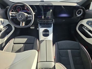 Mercedes CLA C118/X118 2026 MERCEDES-BENZ CLA 220 4-Matic AMG Line 1.5 (190KM) 2026, zdjęcie 6