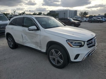 Mercedes GLC C253 2021 Mercedes-Benz GLC 2021 r. ,2,0L 300 4MATIC 2.0 Benzyna 255KM, zdjęcie 2