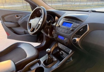 Hyundai ix35 SUV Facelifting 1.6 GDI 135KM 2015 Hyundai ix35 salon PL bezwypadkowy oryginalny niski przebieg od emeryta, zdjęcie 25