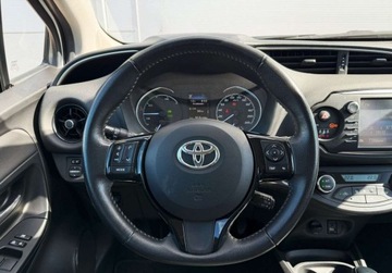 Toyota Yaris III 2018 Toyota Yaris OFERTA BLACK WEEK 1.5 Hybrid 75KM CVT Premium Salon PL 1.5, zdjęcie 16
