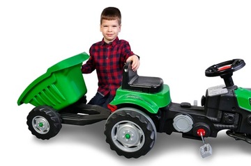 Зеленый педальный трактор с прицепом