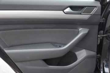 Volkswagen Passat B8 Variant 2.0 TDI 190KM 2015 Volkswagen Passat Variant VW PASSAT 2.0TDI 190KM DSG NAVI HAK Masaze Gwara, zdjęcie 33