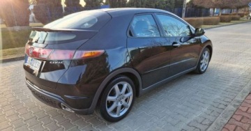 Honda Civic VIII Hatchback 3d 2.2 i-CTDi 140KM 2007 Honda Civic Honda Civic 2.2i-CTDi DPF Executive 2.2 Diesel 140KM, zdjęcie 4