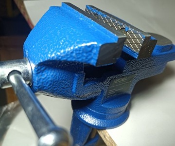 ПОВОРОТНЫЕ ТИСКИ 65 мм KD10741