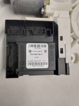 MOTOR OKNO PRAVÝ PŘEDNÍ VW SEAT SKODA AUDI 5K0959702J 5K0959792A