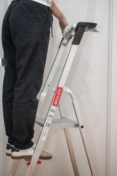 Лестница бытовая алюминиевая 6-ступенчатая с полкой BAULICH, продукт ПОЛЬША