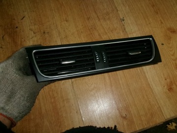 AUDI A4 B8 KRATKA NAWIEWU ŚRODKOWA