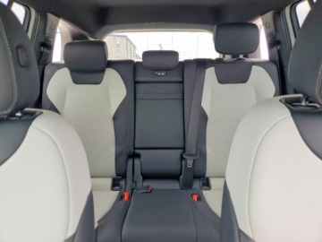 Mercedes GLB 2023 Mercedes-Benz GLB 250 2023 2.0 Benzyna 221KM, zdjęcie 10