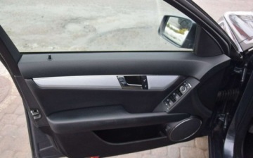 Mercedes Klasa C W204 Limuzyna 1.8 180 CGI BlueEFFICIENCY 156KM 2010 Mercedes-Benz Klasa C 1.8B Automat 2KPL KOL PDC Hak Oryginal Lakier Sprowa, zdjęcie 17