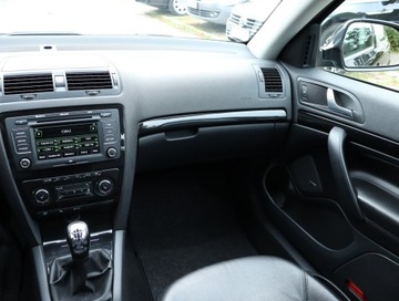 Skoda Octavia II Hatchback Facelifting 1.8 TSI 160KM 2009 Skoda Octavia 1.8 TSI, Salon Polska, Skóra, Xenon, zdjęcie 7