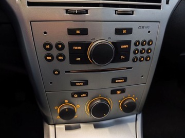 Opel Astra J Hatchback 5d 1.6 Twinport ECOTEC 115KM 2009 Opel Astra H 1.6 H, benzyna 116 KM, Panorama, Klima, zdjęcie 10