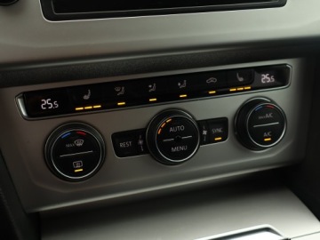 Volkswagen Passat B8 Variant 2.0 TDI BlueMotion SCR 190KM 2016 VW Passat 2.0 TDI, Serwis ASO, 187 KM, Navi, zdjęcie 16