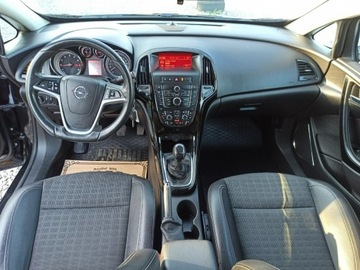 Opel Astra J GTC 1.4 Turbo ECOTEC 140KM 2017 Opel Astra GTC Zadbany bdb stan, zdjęcie 5