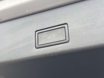 Volkswagen Golf VIII Variant 2.0 TDI 150KM 2022 Volkswagen Golf R-Line Black Matrix Panorama ACC Side Assist FV23 ASO, zdjęcie 33