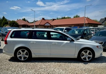 Volvo V70 III Kombi 2.5 T 231KM 2010 Volvo V70 2.5T 231KM Rdesing Skory BiXenon PDC Summum climatronic 2.5, zdjęcie 1