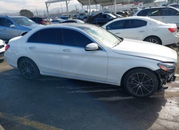 Mercedes Klasa C W205 2020 Mercedes-Benz Klasa C 2020, 2.0L, 4x4, od ubezpieczalni, zdjęcie 2