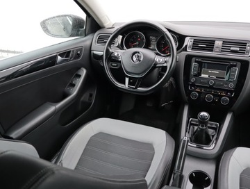 Volkswagen Jetta VI Sedan Facelifting 1.4 TSI 125KM 2014 VW Jetta 1.4 TSI, Salon Polska, Skóra, Navi, zdjęcie 6