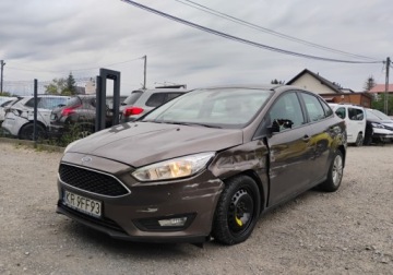 Ford Focus III Sedan Facelifting 1.6 Ti-VCT 105KM 2017 Ford Focus 112017 SALON POLSKA. 1.6 B. Lekko przetarty lewy bok. Jezdzi. V, zdjęcie 1