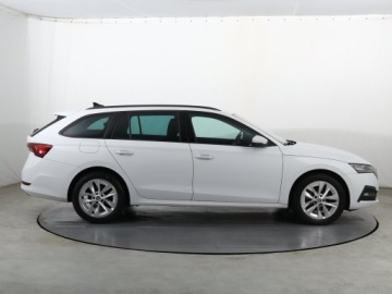 Skoda Octavia III Kombi Facelifting 2.0 TDI 150KM 2020 Skoda Octavia 2.0 TDI, Salon Polska, Automat, zdjęcie 5