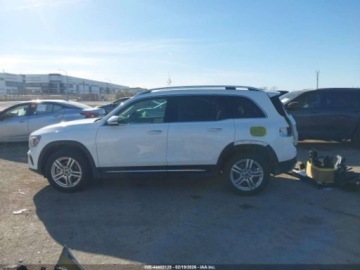 Mercedes GLB 2023 Mercedes-Benz GLB 250 2023 2.0 Benzyna 221KM, zdjęcie 2