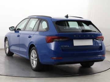 Skoda Octavia IV Liftback 1.0 TSI EVO 110KM 2022 Skoda Octavia 1.0 TSI e-tec, Salon Polska, zdjęcie 3