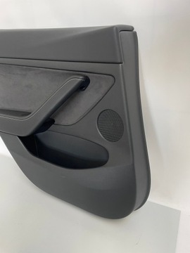 Обшивка левой задней двери Тесла 3