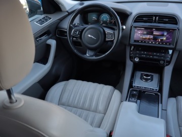 Jaguar F-Pace SUV 2.0 i4D 180KM 2017 Jaguar F-Pace 20d AWD, Salon Polska, Serwis ASO, zdjęcie 6