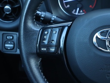 Toyota Yaris III Hatchback 5d Facelifting 2017 1.5 Dual VVT-iE 111KM 2017 Toyota Yaris 1.5 Dual VVT-i, Salon Polska, zdjęcie 17