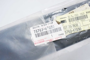 LIŠTA ZADNÍCH DVEŘE LEVÝ OE TOYOTA PRIUS PLUS V/A 03/2012- ZVW40