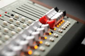 KORG SoundLink MW-2408 - аналогово-цифровой микшер
