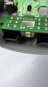 OSVĚTLENÍ KABINY PŘEDNÍ MITSUBISHI CARISMA I MB947238