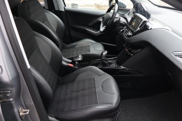 Peugeot 2008 I SUV Facelifting 1.2 PureTech 110KM 2017 Peugeot 2008 1.2 PureTech, Salon Polska, zdjęcie 8