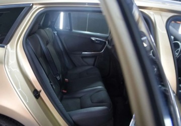 Volvo V60 I Kombi 2.0 D3 163KM 2011 Volvo V60 D3_ Automat_ Hak_ Skory_ Nawigacja_ 2.0 Diesel 163KM, zdjęcie 6