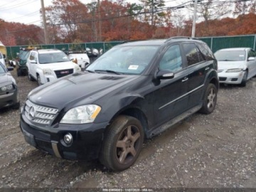 Mercedes Klasa M W164 2008 Mercedes-Benz ML 550 4Matic 2008 5.5 Benzyna 382KM, zdjęcie 1