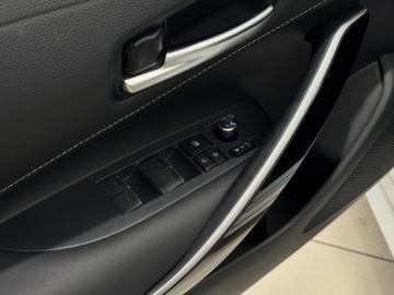 Toyota Corolla XII TS Kombi Facelifting 2.0 Hybrid Dynamic Force 196KM 2022 Toyota Corolla Comfort + Tech + Style / Kamera cof, zdjęcie 18