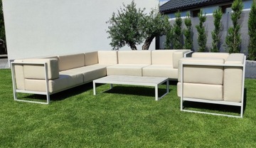 Современный диван из серии садовой мебели EMJA Sopranodesign.
