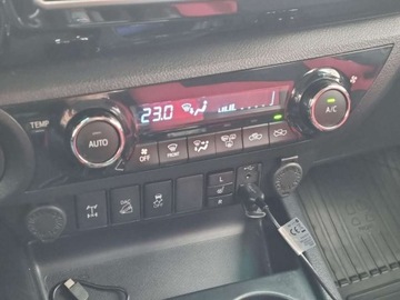 Toyota Hilux VIII Podwójna kabina 2.4 D-4D 150KM 2019 Toyota Hilux Toyota Hilux 2.4 D-4D Double Cab SR5 4x4, gwarancja, salon PL,, zdjęcie 24