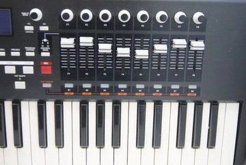 КЛАВИАТУРА УПРАВЛЕНИЯ AKAI MPK61