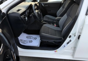 Toyota Auris II Touring Sports Facelifting 1.8 Hybrid 136KM 2016 Toyota Auris salon Polska, Podgrzewane fotele, Kamera 1.8 Hybryda 136KM, zdjęcie 13