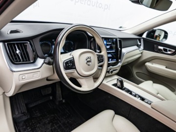 Volvo XC60 II 2021 VOLVO XC60 B4 D AWD Momentum Pro aut Suv 197KM 2021, zdjęcie 9