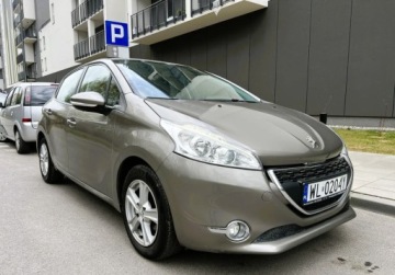 Peugeot 208 I Hatchback 3d 1.2 VTI 82KM 2013 Peugeot 208 Czujniki Parkowania Climatronic Alu Warszawa 1.2 Benzyna 82KM