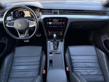 Volkswagen Passat B8 Variant Facelifting 2.0 TDI SCR 200KM 2022 Volkswagen Passat R-Line 4Mot. HarmanKardon LED Matrix Hak Kamera Cofania, zdjęcie 21