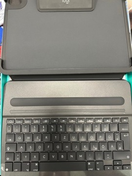 Клавиатура Logitech Slim Folio Pro для iPad Pro 11 дюймов