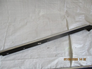 Уплотнитель скребка с полосой Audi A4 8D0853284