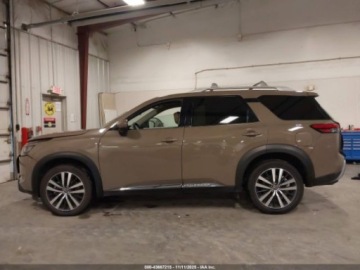 Nissan Pathfinder III 2023 Nissan Pathfinder Platinum 2023 3.5 Benzyna 284KM, zdjęcie 2