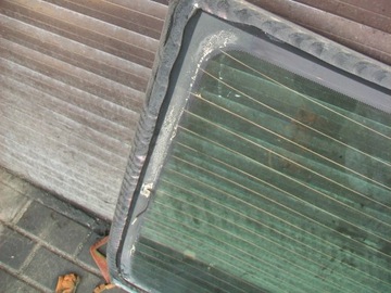 ЗАДНЕЕ ОКНО ПЕЖО 607