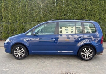 Volkswagen Touran I 2.0 FSI 150KM 2007 Volkswagen Touran 2.0 Benzyna Ladny Stan Klimatronik Kamera NAVI Zadbany, zdjęcie 4