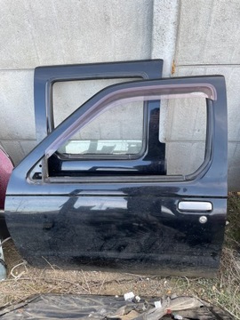 DVEŘE LEVÝ PŘEDNÍ NISSAN NAVARA D22 II 1997-2005